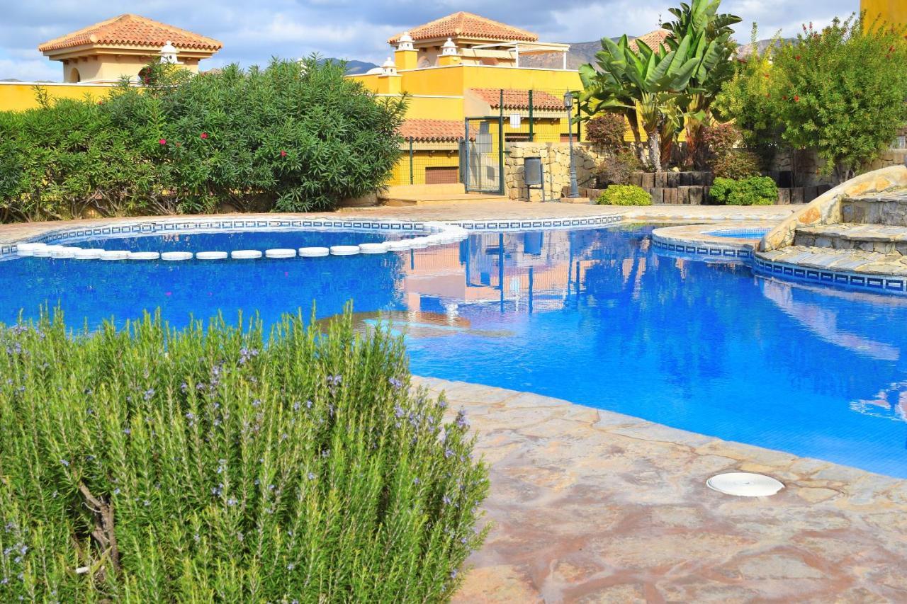 Apartamento Con Hermoso Jardin Y Ac Isla Plana Luaran gambar